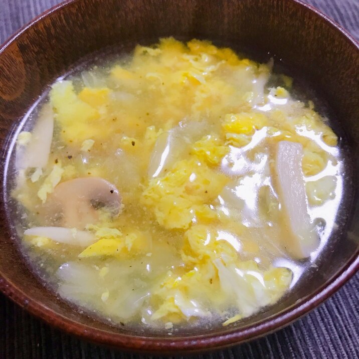 キャベツとキノコの中華風卵スープ